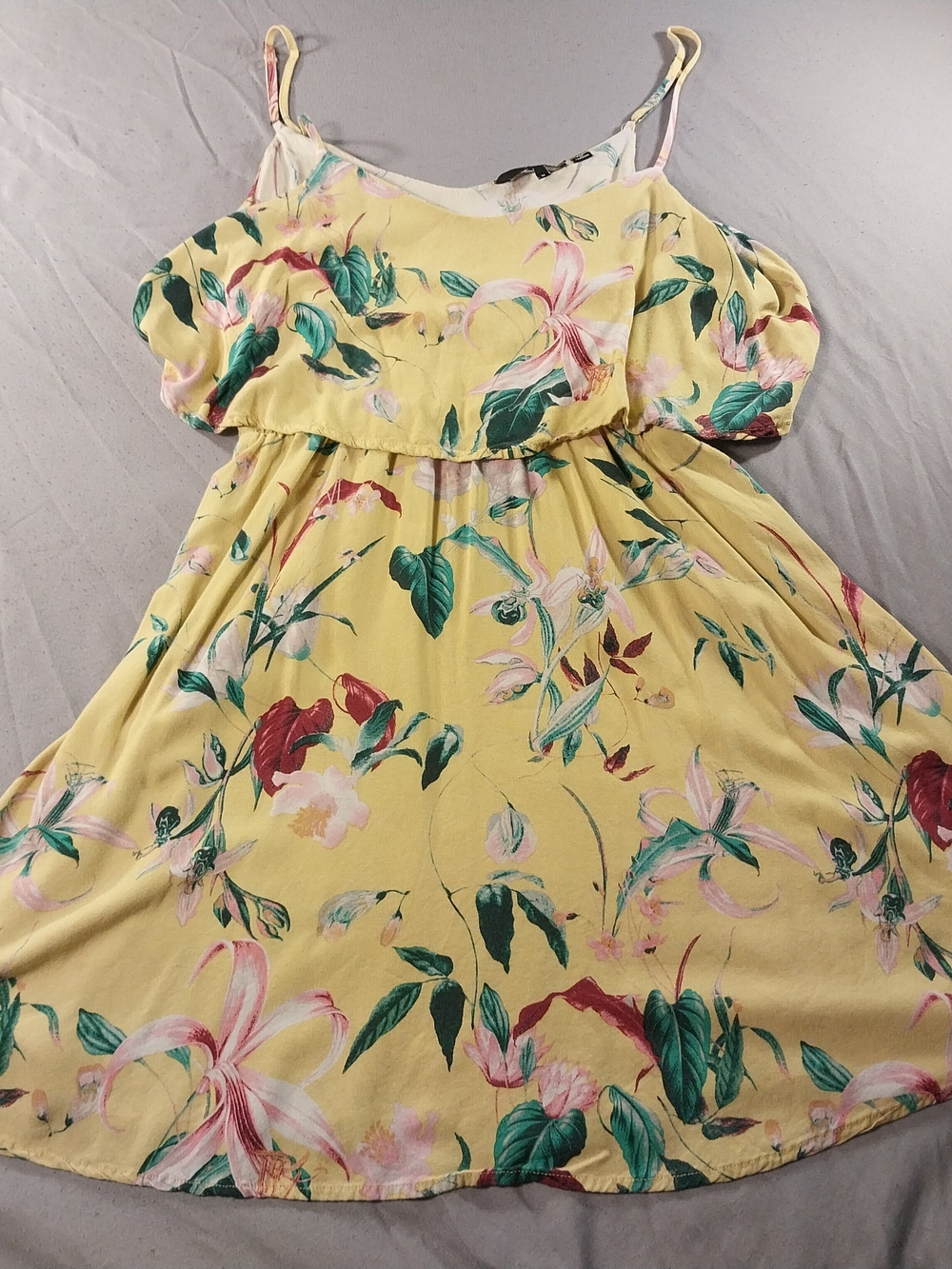 Vero Moda Cold-Shoulder Ruffle Floral Mini Dress. #012